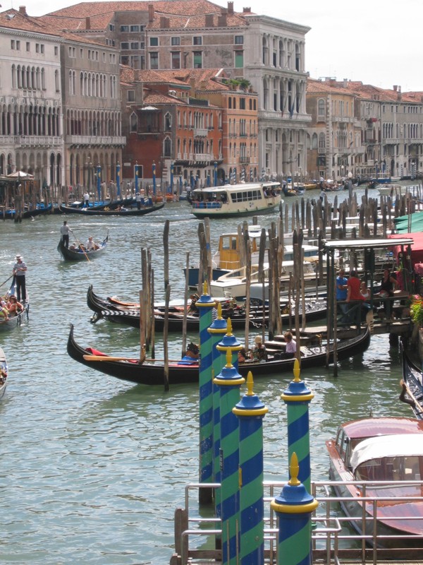Venedig Gondeln auf dem Kanale Grande, 2005 © Heinz Ramacher Venedig Gondeln
