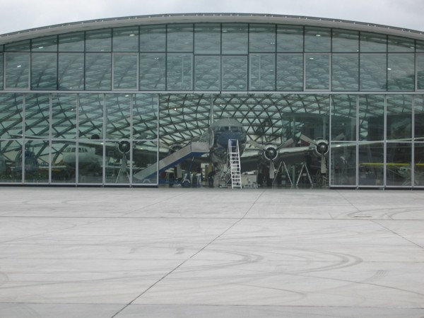 Hangar 7, 2005 © Heinz Ramacher Der Hangar 7 am Flughafen Salzburg