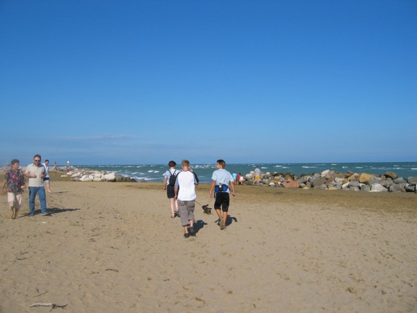Leerer Strand am Leuchtturm in Bibione, 2005 © Heinz Ramacher Strand am Leuchtturm