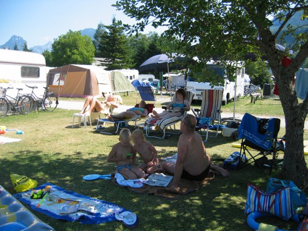 Relaxen am Lindenstrand, 2006 © Heinz Ramacher Relaxen am Lindenstrand