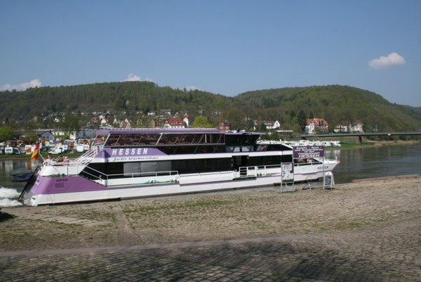 das Fahrgastschiff Hessen