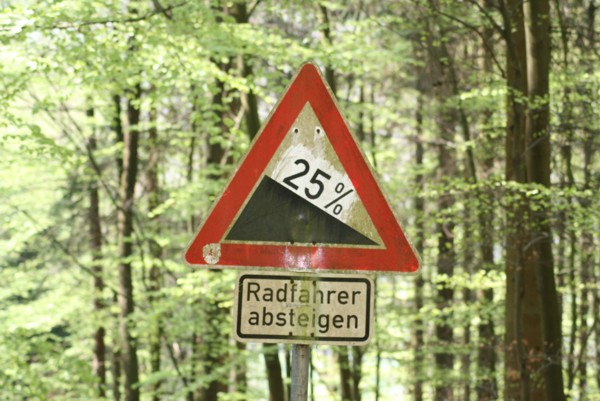Nichts für Fahrradfahrer, 2009 © Heinz Ramacher 25% Steigung
