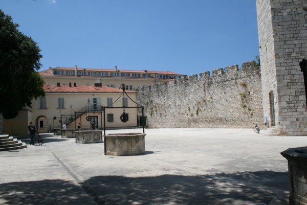 5-Brunnen Platz aus dem Mittelalter inZadar, 2010 © Heinz Ramacher 5-Brunnen Platz Zadar