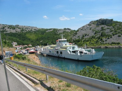 Fähre bei Prizna mit dem Namen Cres, 2010 © Heinz Ramacher Fähre Cres bei Prizna