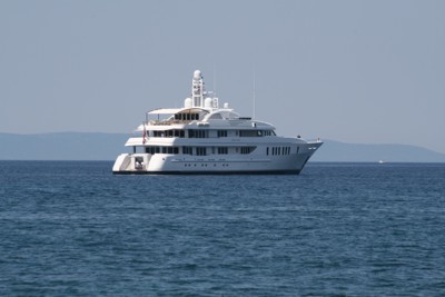 Luxusyacht vor Novalja, 2010 © Heinz Ramacher Luxusyacht vor Novalja