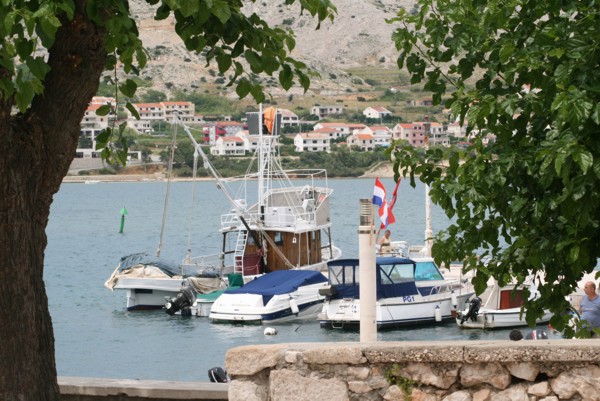 Im Hafen von Pag, 2010 © Heinz Ramacher Im Hafen von Pag