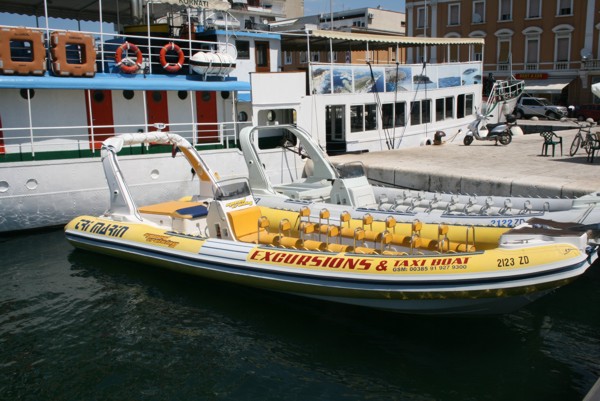 Ein Rib als Taxiboot im Hafen von Zadar, 2010 © Heinz Ramacher Ein Rib als Taxiboot