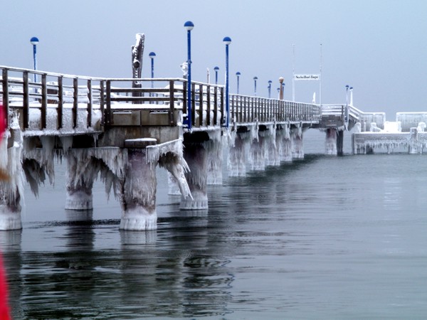 Seebrücke Zingst in Eis, 2010 © Heinz Ramacher Seebrücke in Zingst