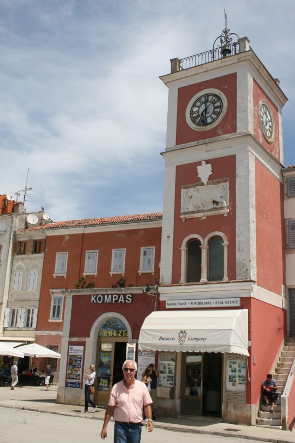 Uhrenturm in Rovinj mit venezianischem Löwen, 2010 © Heinz Ramacher Uhrenturm in Rovinj