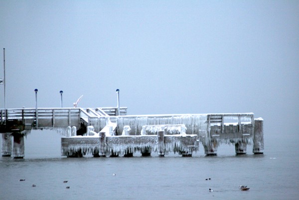 Seebrücke Zingst in Eis, 2010 © Heinz Ramacher Seebrücke in Zingst
