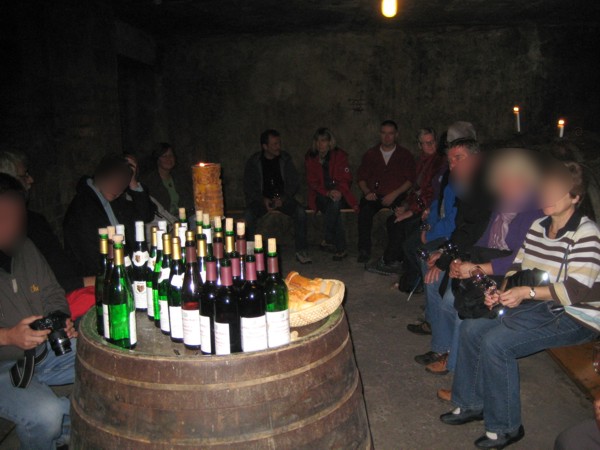Weinprobe,2010 © Heinz Ramacher Weinprobe