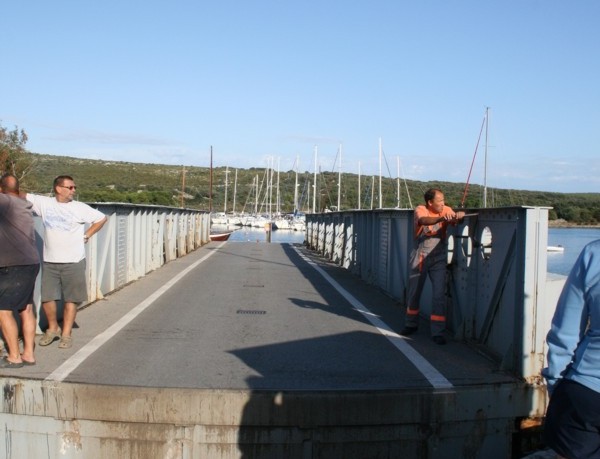 Handkurbeln an der Drehbrücke bei Osor, 2011 © Heinz Ramacher Handkurbeln an der Drehbrücke bei Osor