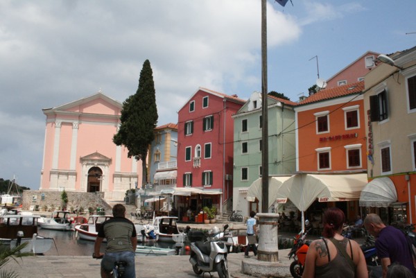 Pastellfarbene Häuser in Veli Losinj, 2011 © Heinz Ramacher Pastellhäuser in Veli Losinj