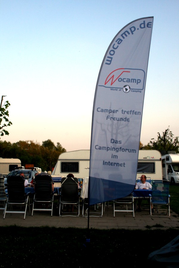 Wocamp-Banner Ostern 2011 in Escherndorf, 2011 © Heinz Ramacher Das neue Wocamp-Banner Ostern 2011 in Escherndorf