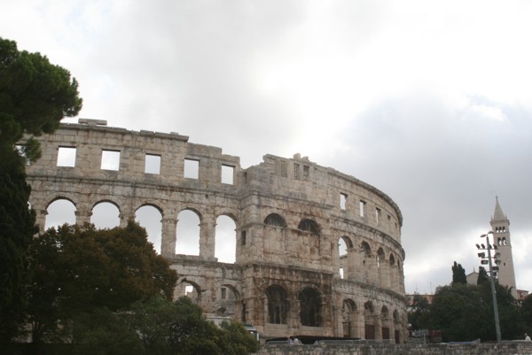 Das Amphitheater von Pula