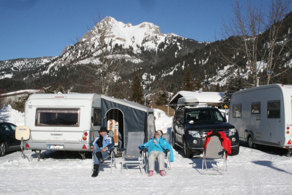 Nachmittagstee in der Wintersonne, 2012 © Heinz Ramacher Nachmittagstee in der Wintersonne