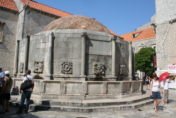 Der Onofiobrunnen, 2012 © Heinz Ramacher Der Onofiobrunnen in Dubrovnik