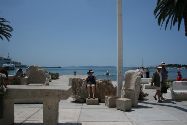 Stein-Sitze in Split, 2012 © Heinz Ramacher Steinstühle in Split