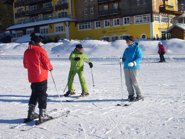 Grundlagen des Skifahrens auf der Märchenwiese, 2012 © JS Erst Ski-Fahr-Versuche auf der Märchenwiese