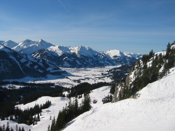 SDas Tannheimertal vom Füssener Jöchle aus gesehen, 2012 © Heinz Ramacher Das Tannheimertal vom Füssener Jöchle aus gesehen