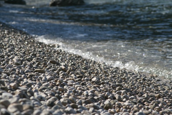 Kiesel am Strand, 2013 © Heinz Ramacher Kiesel am Strand
