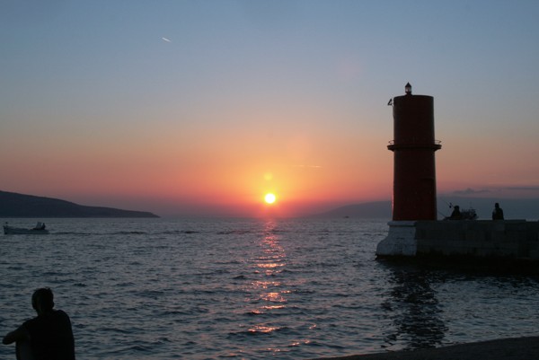 Sonnenuntergang am roten Leuchtturm