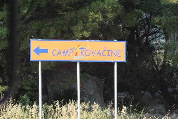 Schild Camping Kovacine, 2013 © Heinz Ramacher Hier geht es zum Campingplatz